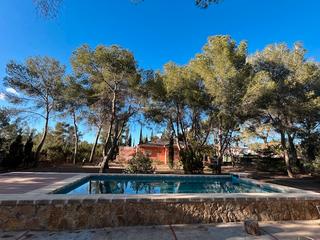 Chalet à Los Pinares-La Masia. Chalet en bétera