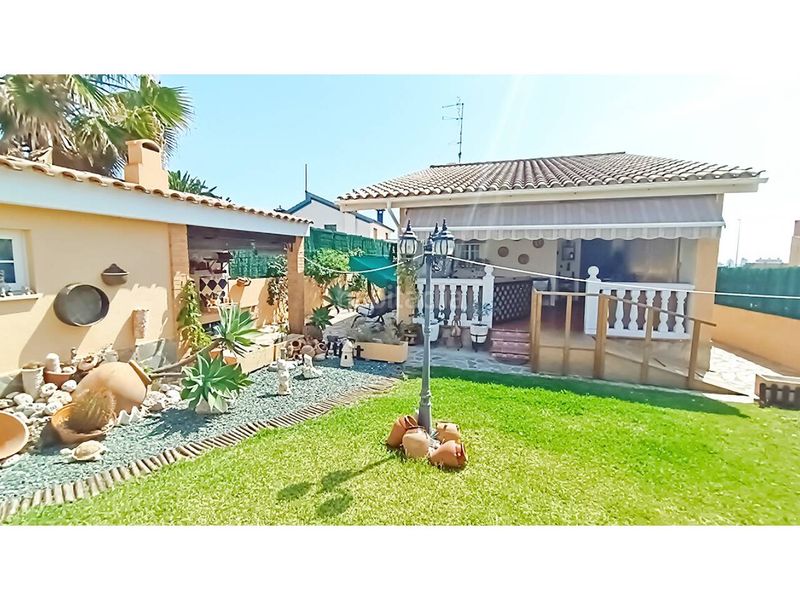 Foto 49d95973-e28b-4096-96a4-e7f7e66be0b4. Casa amb aparcament piscina a Las Atalayas-Urmi-Cerro Mar Peñíscola