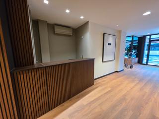 Rent Office space in Carrer de valència 359. Oficina diafana completamente reformada