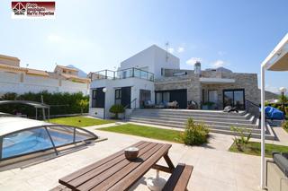 Xalet a Polop. Chalet en polop en urbanizacion alberca