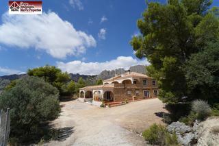 Chalet in Finestrat Pueblo. Chalet en finestrat