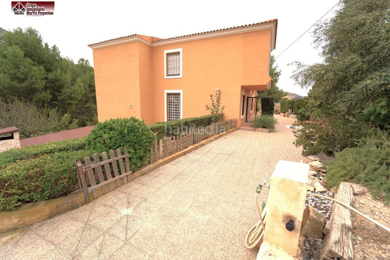 Foto cfc1f8d0-33ba-42e1-80ef-92b0a36f7971. Xalet amb aparcament a Finestrat pueblo Finestrat