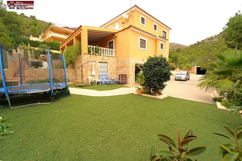 Foto de327a77-9045-438b-9843-bd343aaad7fe. Xalet amb aparcament a Finestrat pueblo Finestrat