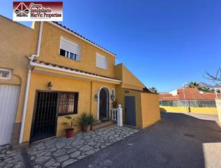 Casa aparellada a Sierra Helada. Venta de chalet pareado en benidorm  zona rincón de loix