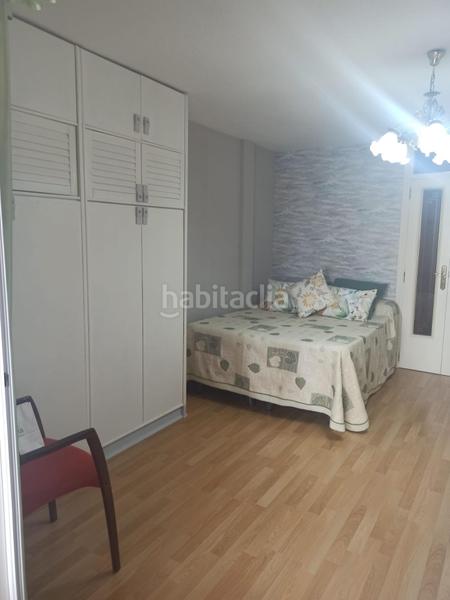 Foto a860156f-eba0-439e-b77c-1001cd8ded18. Estudio  luminoso con vistas al mar en avenida del mediterráneo, en Benidorm