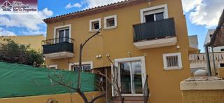 Casa aparellada a La Nucia Pueblo. Chalet en barronco hondo con tres dormitorios