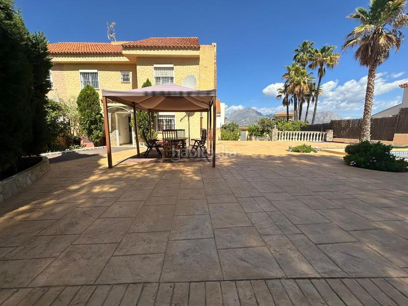 Foto 010afabf-bffe-4169-98aa-4890da3d674c. Casa aparellada amb calefacció aparcament piscina a Benidorm