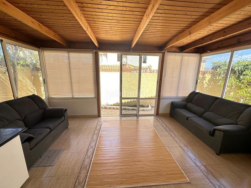 Foto 141eda36-fbc9-4979-8442-958453d6d88d. Casa aparellada amb calefacció aparcament piscina a Benidorm