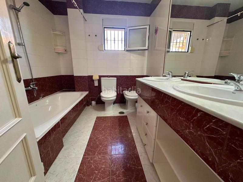 Foto 27d3d770-8fc0-4bf9-940f-bed8eb144831. Casa aparellada amb calefacció aparcament piscina a Benidorm