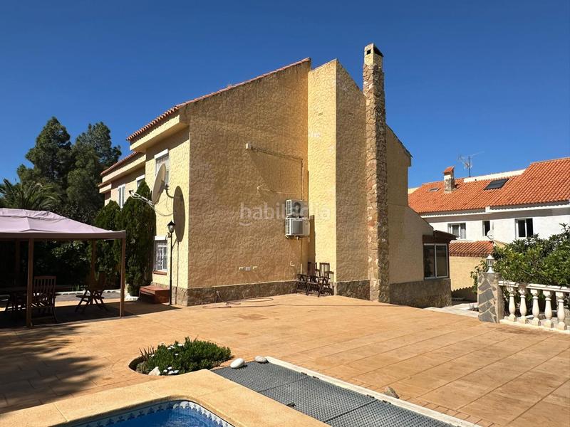 Foto 31465ae5-87ec-460d-9bbf-eeab248a30fb. Casa aparellada amb calefacció aparcament piscina a Benidorm