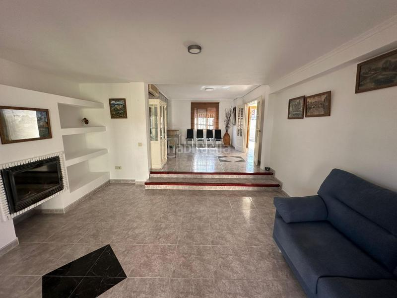 Foto da460f74-810d-47b8-95ef-0d475807e0dc. Casa aparellada amb calefacció aparcament piscina a Benidorm