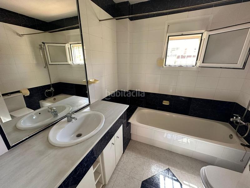 Foto eea6c576-73ab-411b-867f-56b721c2a45f. Casa aparellada amb calefacció aparcament piscina a Benidorm