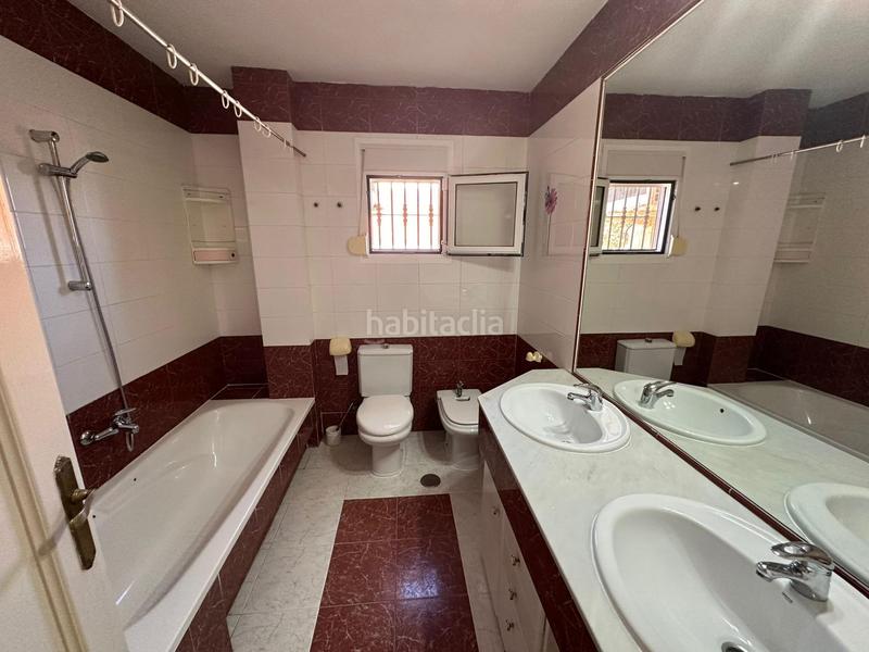 Foto eef13e68-e8ab-4f50-8570-18727fa35c8a. Casa aparellada amb calefacció aparcament piscina a Benidorm