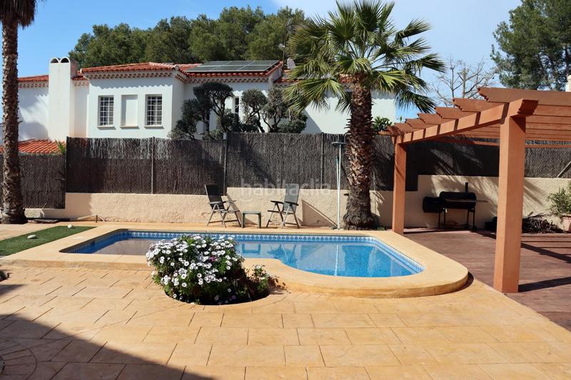Foto f5d0ec39-d4ef-47ed-8823-a35e93072064. Casa aparellada amb calefacció aparcament piscina a Benidorm