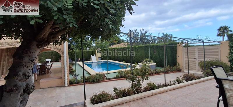 Foto 4620f5ad-3a1d-4bd7-b6e0-8e1929cc1cef. Chalet con riscaldamento parcheggio piscina in Urbanizaciones Benidorm