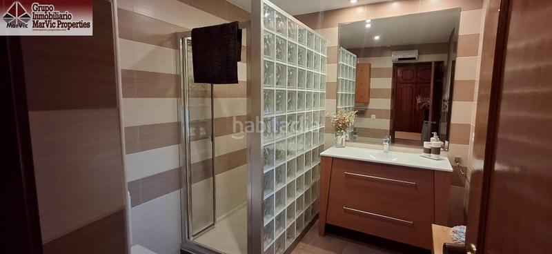 Foto f4ab4150-7a76-491b-a6be-75b9b0a31777. Chalet con riscaldamento parcheggio piscina in Urbanizaciones Benidorm
