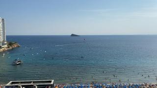 Appartement à Playa Levante. Amplio apartamento en benidorm  levante, a solo 20 metros del ma