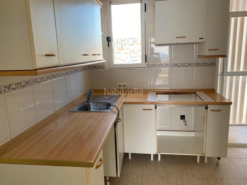 Foto 364ef2ea-e865-4cbd-bed7-dc002e3f180a. Apartamento amplio apartamento levante, a solo 20 metros del mar en Benidorm