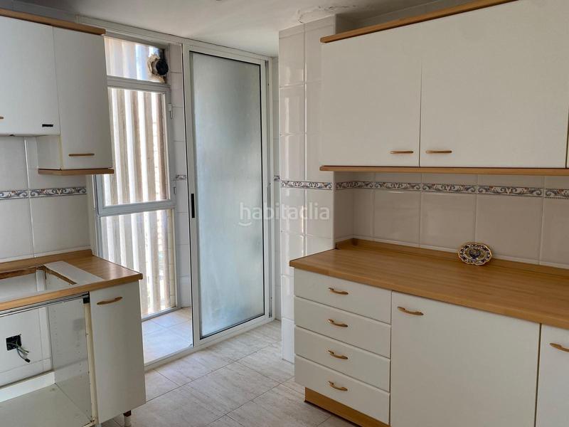 Foto c371047f-80d5-4032-ae3a-b75d0a70e7fa. Apartamento amplio apartamento levante, a solo 20 metros del mar en Benidorm