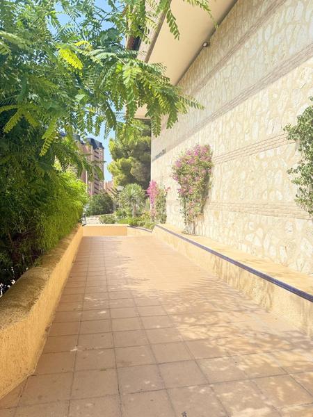 Foto e5f6e938-0fc8-4c87-806f-a1e7622fce52. Appartement avec parking piscine dans Playa Poniente Benidorm