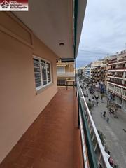 Pis a Playa Levante. Piso reformado con parking en calle gambo  benidorm