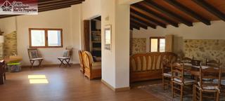 Casa a Sella. Amplia casa reformada en sella con piscina y chimenea