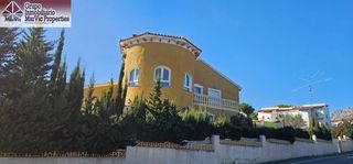 Chalet en Varadero. Encantador chalet semireformado en la nuc�a, perfecto para perso