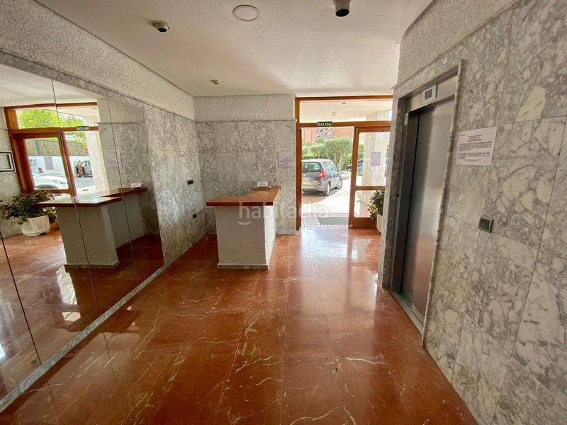 Foto ebe6c81d-1d17-4cd9-b70d-c8120275e768. Apartament amb aparcament piscina a Levante Alto Benidorm