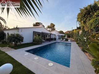 Chalet in Rincón Bajo. Espectacular chalet independiente en benidorm