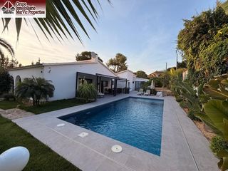 Chalet en Rincón Bajo. Espectacular chalet independiente en benidorm