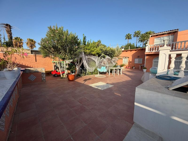 Foto 1e2cc75d-2d6c-404e-93a0-99d3260204e2. Xalet amb aparcament piscina a Rincón Bajo Benidorm
