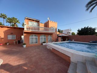 Chalet in Rincón Bajo. Imponente chalet en benidorm oportunidad única