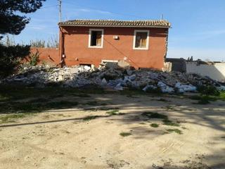 Terreny residencial  Calle carretera jijona. Se vende solar para edificar naves, proyecto desarrollandose