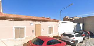 Maison  Gurugu. Se vende casa de pueblo ,con patio grande
