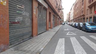 Business premise in Altozano - Conde Lumiares. Local estupendo con techos altos y salida de humos