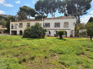 Chalet à Vistahermosa. Se vende chalet en muy buena zona con parcela a 5 minutos de la
