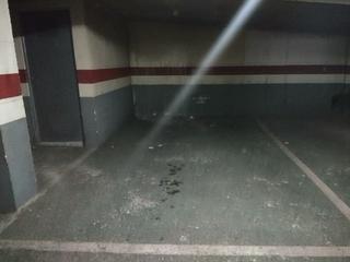 Car parking  Calle pintor otilio. Se vende plaza de garaje grande , facil maniobra , cerca de hosp