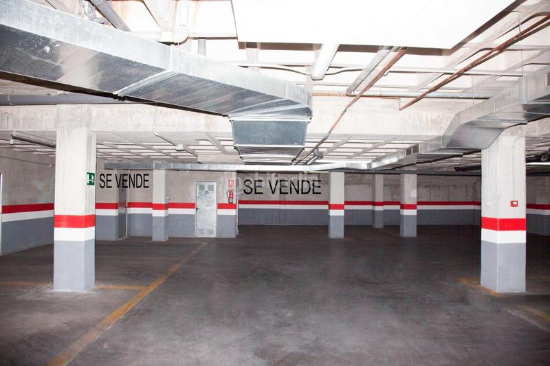Foto c0eeb19c-f089-40fb-877e-fb50af3b35a4. Parking coche se vende plaza de garaje , pocos vecinos en Alicante
