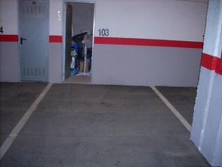 Parking voiture à Altozano - Conde Lumiares. Se vende garaje , facil maniobra , cerca de mercadona