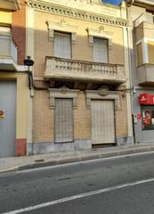 Masia  Plaza parador. Se vende casa unica, con doble casa y patio , en el centro del p