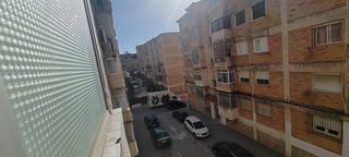 Pis en Colonia Requena. Se vende piso para entrar a vivir