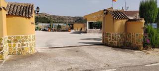 Xalet en Agost. Se vende chalet en muy buena zona pegado al puebo y a 20 minutos