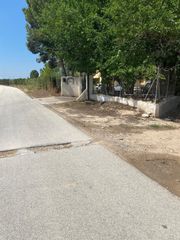Finca rústica a Monforte del Cid. Terreno no urbano con agua potable y agua de riego y el poste de