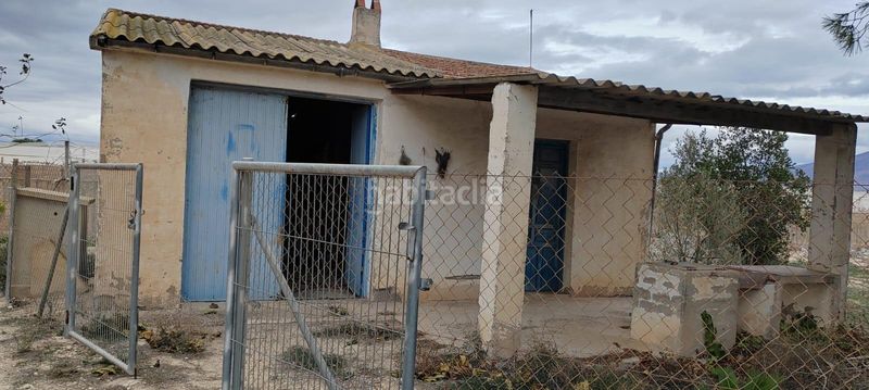 Foto ac46e723-4f8a-4a56-9c5f-94cccf4b5947. Finca rústica se vende terreno a 20 minutos de alicante con agua y casa para reformar en Monforte del Cid