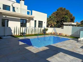Xalet a Playa Muchavista. Se vende villa en la playa de campello  a estrenar