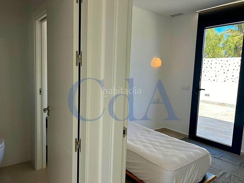 Foto 4682add7-f6e4-44fb-b972-1dbb72afe08b. Xalet amb calefacció aparcament piscina a Playa Muchavista Campello (el)