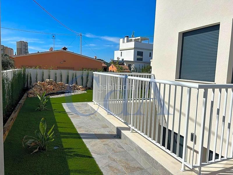 Foto cfd77411-0b3a-4894-9954-0a199550a2e7. Xalet amb calefacció aparcament piscina a Playa Muchavista Campello (el)