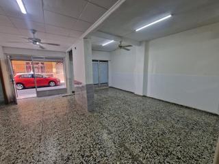 Local commercial à Carolinas Bajas. Se vende local   bien situado  cerca plaza toros