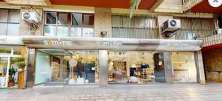 Local commercial à Ensanche-Diputación. Se vende local  centrico  zona de paso  167 mts   90 mts naya