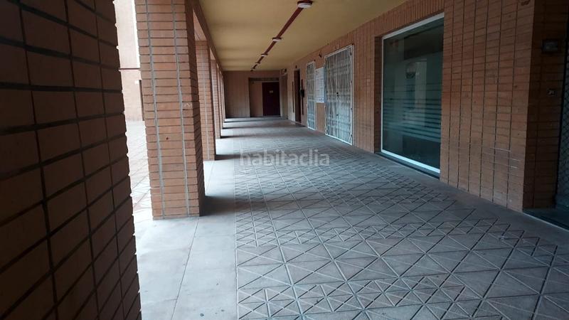 Foto 6c244393-6a29-4901-ad47-120c0ddb9c12. Alquiler local comercial se alquila local puerta automatica frente hospital general en Alicante